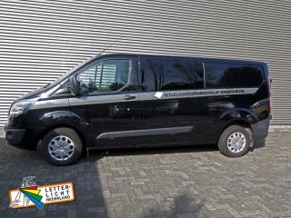 Busbelettering  Ford Transit Stucadoorsbedrijf. Bies en teksten snijfolie.